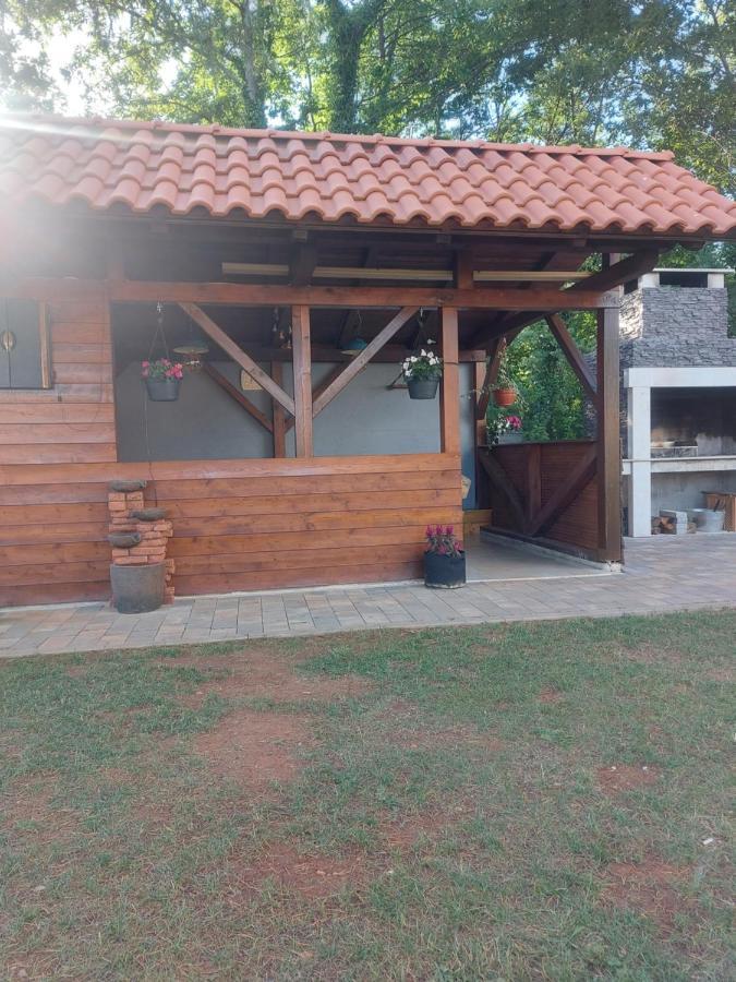 Guest House Flora Pazin Exterior foto