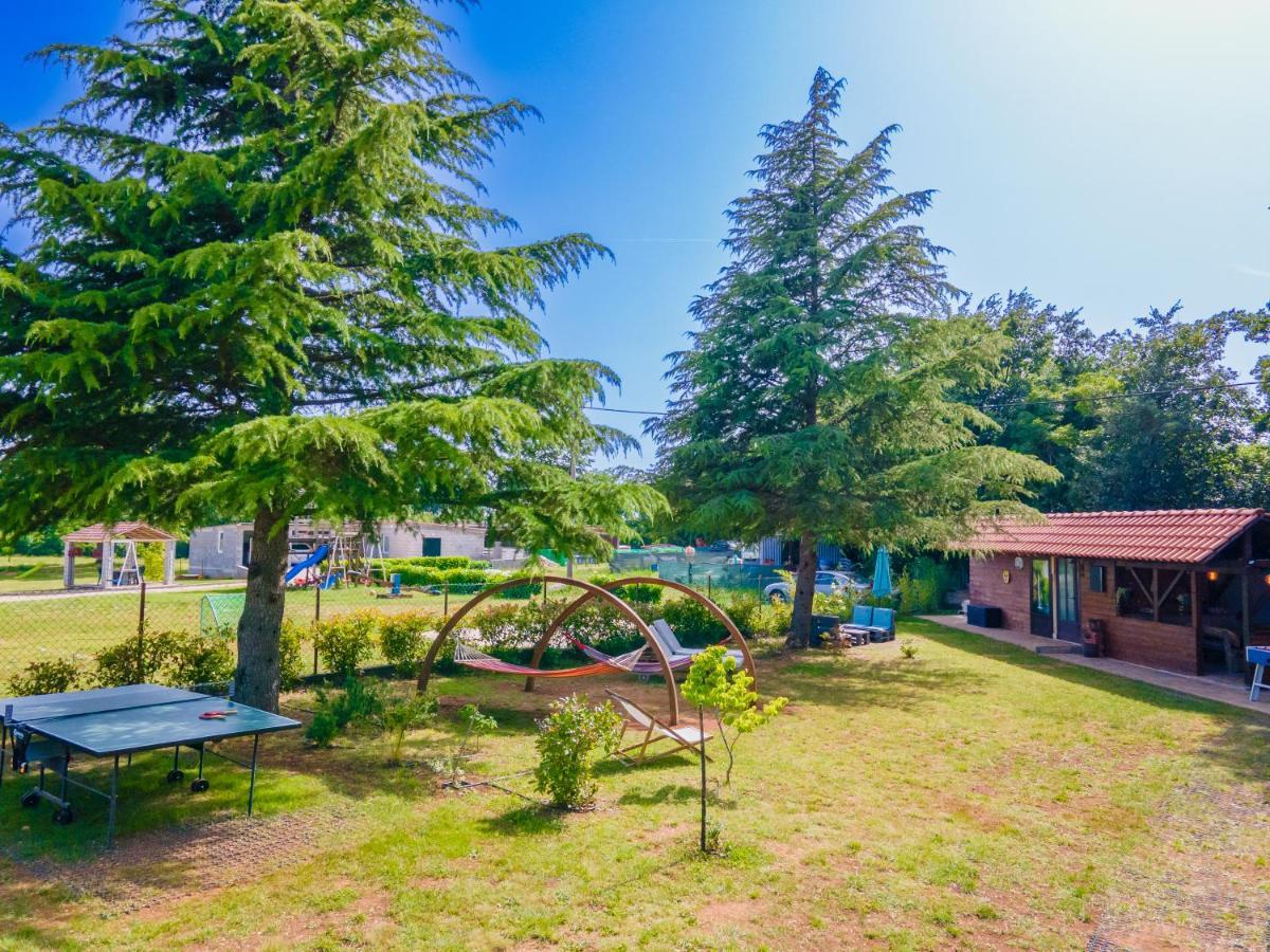 Guest House Flora Pazin Exterior foto